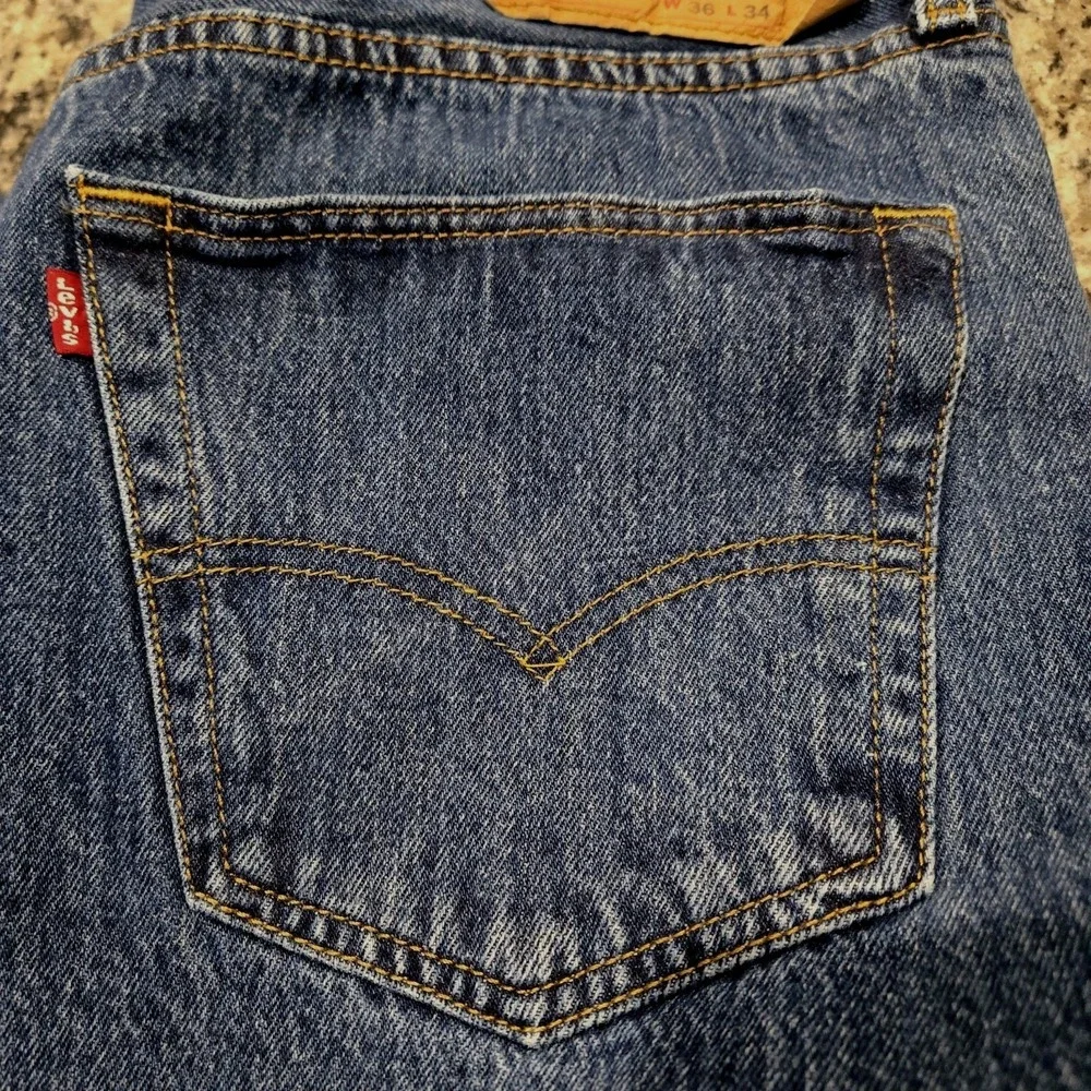 Men's Levi 501 Jeans  36x34 Button Up Classic‎